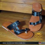 SENDAL TARUMPAH KULIT HITAM [ S210905-LT05 ]